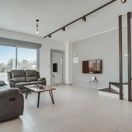 In Style In Modern 3 Bedroom Near Nissi & Square Вилла