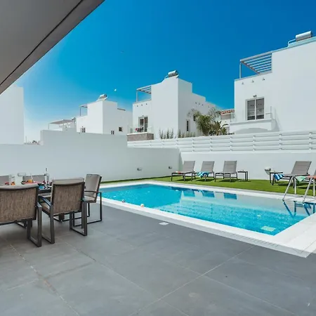 In Style In Modern 3 Bedroom Near Nissi & Square Айя-Напа