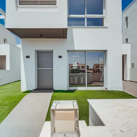In Style In Modern 3 Bedroom Near Nissi & Square Айя-Напа