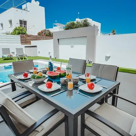 In Style In Modern 3 Bedroom Near Nissi & Square Вилла Айя-Напа