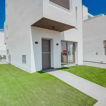 In Style In Modern 3 Bedroom Near Nissi & Square Вилла *