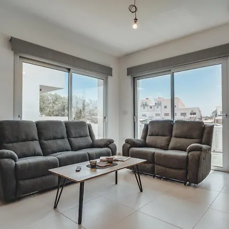 Vila In Style In Modern 3 Bedroom Near Nissi & Square *