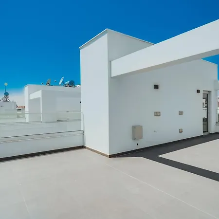 In Style In Modern 3 Bedroom Near Nissi & Square Vila