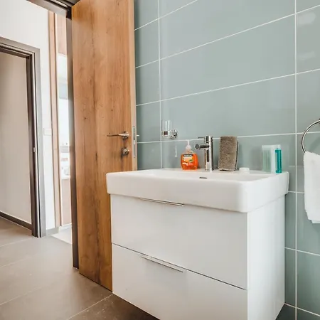 Vila In Style In Modern 3 Bedroom Near Nissi & Square *